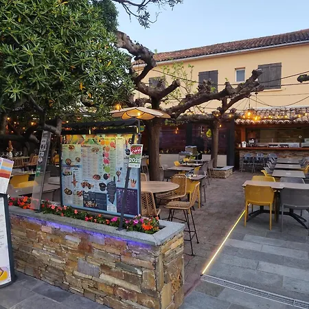 Equipe En A 500m De La Pour 4 Pers