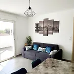 T2 en résidence avec belle terrasse, à 5mn à pied de la plage *