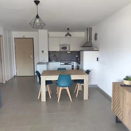 T2 Equipe Avec Belle Terrasse Face Apartment *