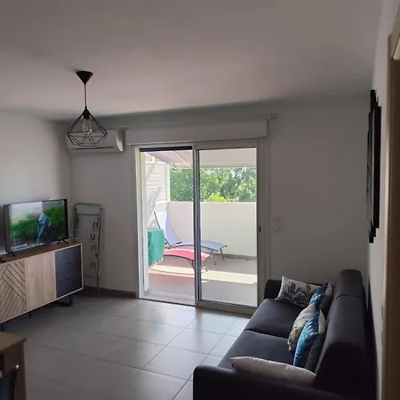 T2 Equipe Avec Belle Terrasse Face Apartment *