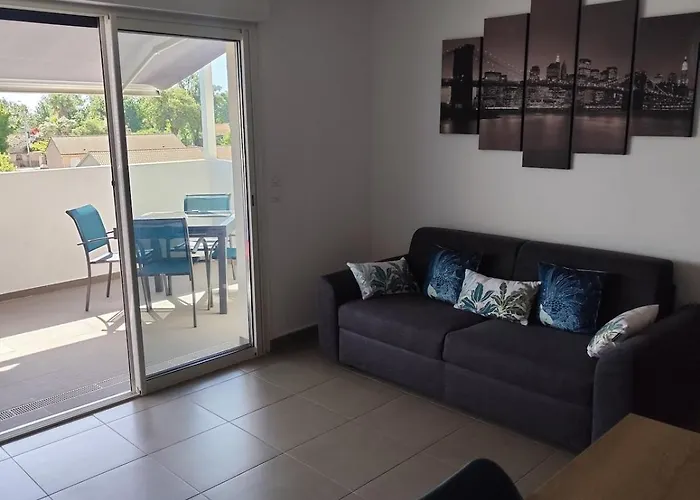 T2 Climatise, Pour 2 A 4 Pers, A 5Mn Plage A Pied *