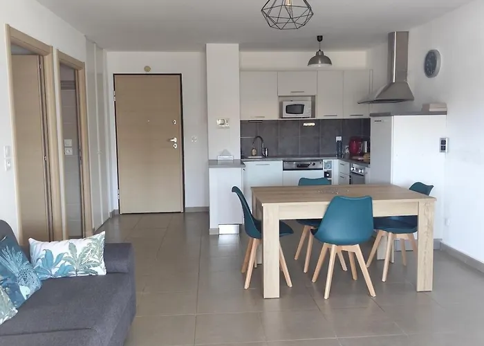 T2 Climatise, Pour 2 A 4 Pers, A 5Mn Plage A Pied