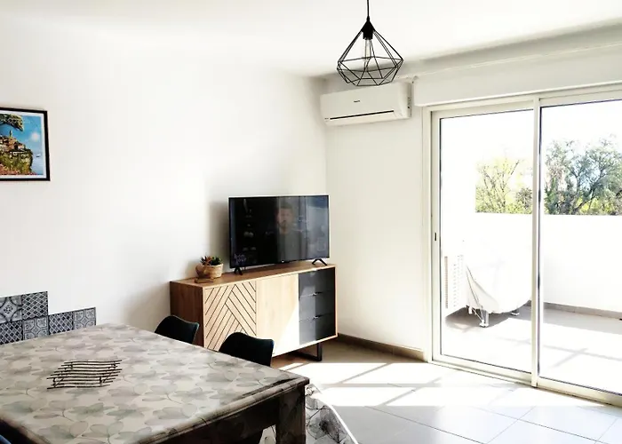 T2 en résidence avec belle terrasse, à 5mn à pied de la plage *